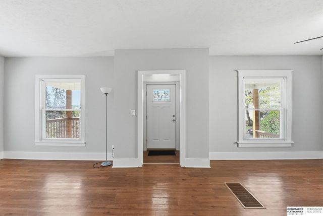 5812 Cedar Street, Omaha, NE 68106