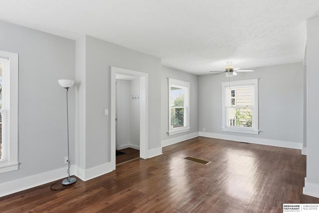 5812 Cedar Street, Omaha, NE 68106