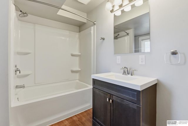 5812 Cedar Street, Omaha, NE 68106
