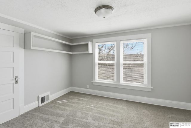 5812 Cedar Street, Omaha, NE 68106