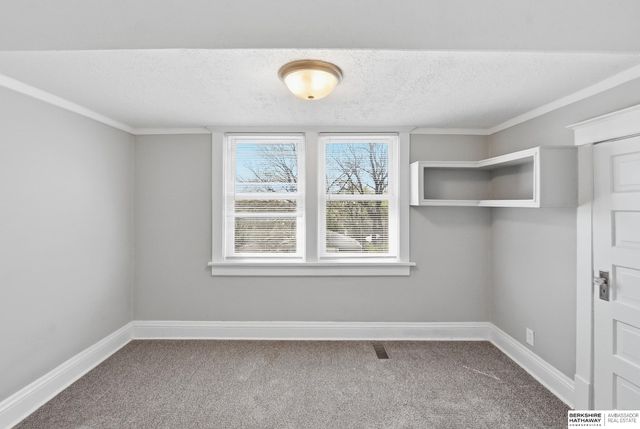 5812 Cedar Street, Omaha, NE 68106