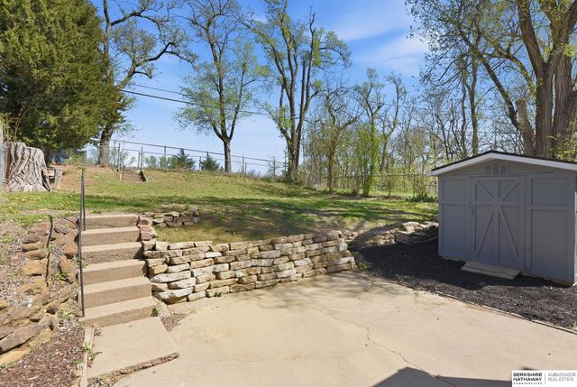 5812 Cedar Street, Omaha, NE 68106