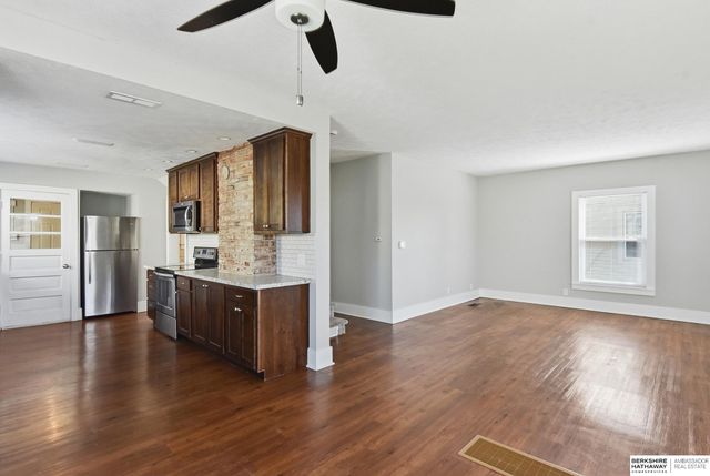 5812 Cedar Street, Omaha, NE 68106