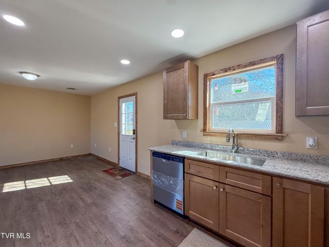 1106 Idlewylde Circle, Johnson City, TN 37601