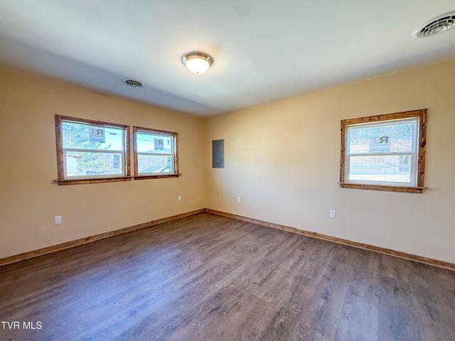 1106 Idlewylde Circle, Johnson City, TN 37601