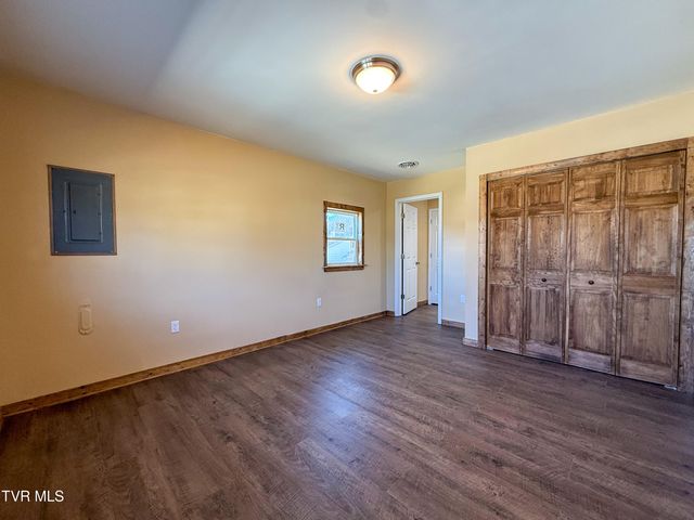 1106 Idlewylde Circle, Johnson City, TN 37601