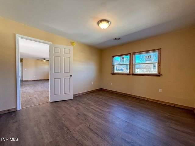 1106 Idlewylde Circle, Johnson City, TN 37601