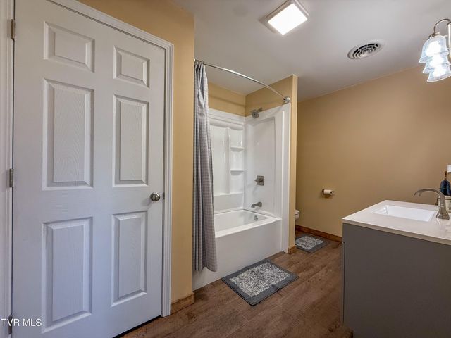 1106 Idlewylde Circle, Johnson City, TN 37601