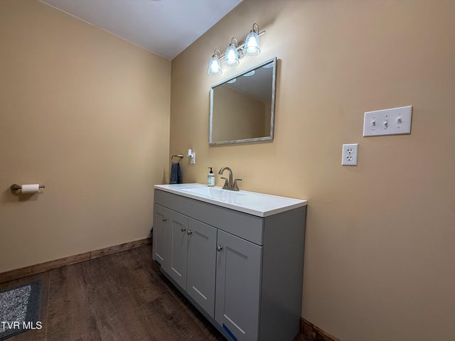 1106 Idlewylde Circle, Johnson City, TN 37601