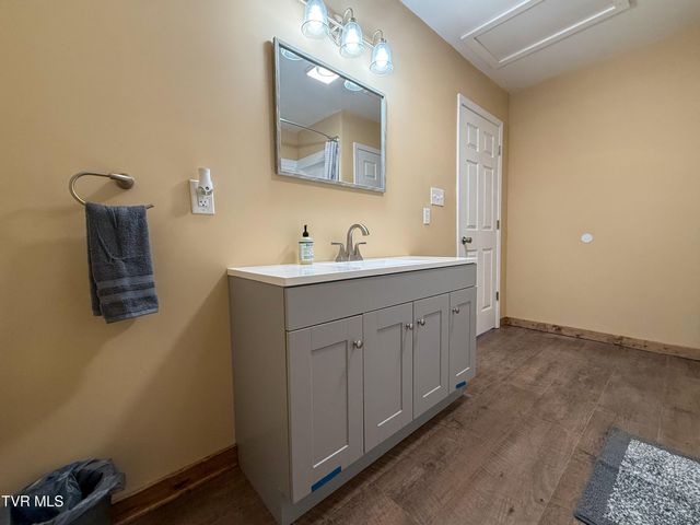 1106 Idlewylde Circle, Johnson City, TN 37601