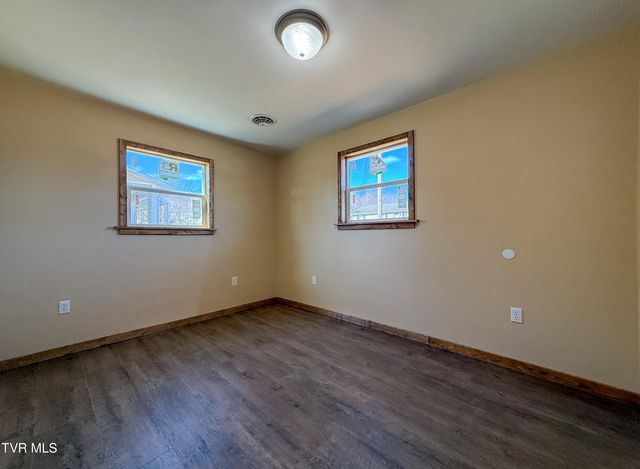 1106 Idlewylde Circle, Johnson City, TN 37601