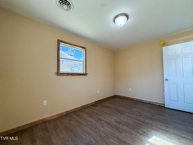 1106 Idlewylde Circle, Johnson City, TN 37601