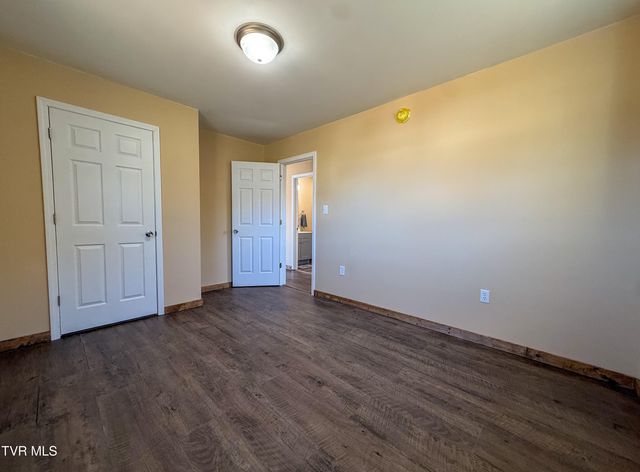 1106 Idlewylde Circle, Johnson City, TN 37601