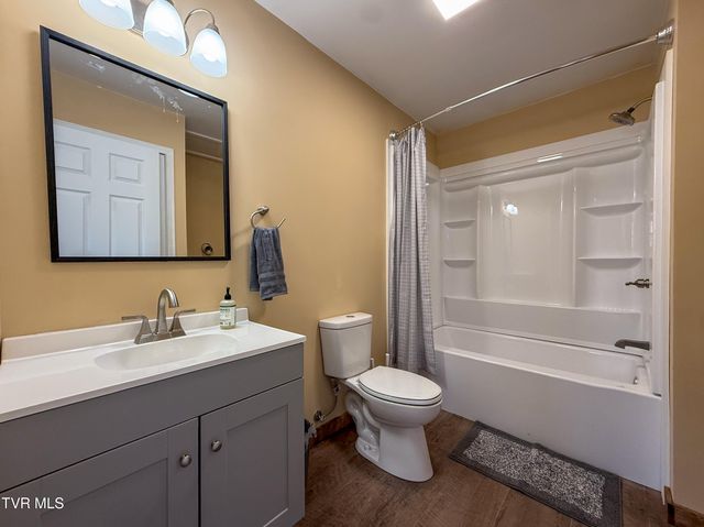 1106 Idlewylde Circle, Johnson City, TN 37601