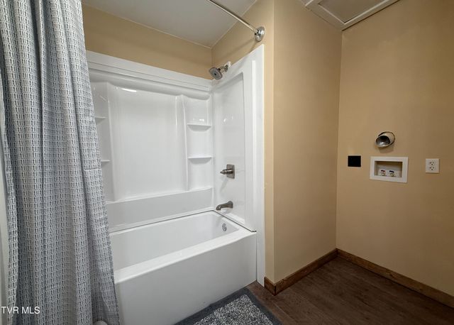 1106 Idlewylde Circle, Johnson City, TN 37601