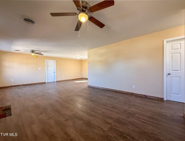 1106 Idlewylde Circle, Johnson City, TN 37601