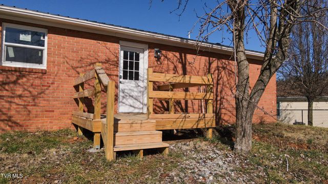 1106 Idlewylde Circle, Johnson City, TN 37601