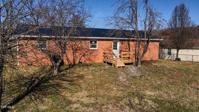 1106 Idlewylde Circle, Johnson City, TN 37601