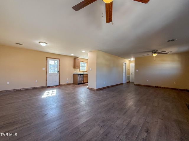 1106 Idlewylde Circle, Johnson City, TN 37601