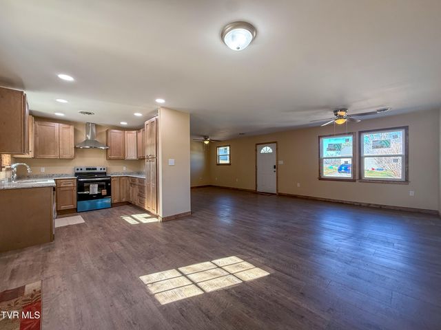 1106 Idlewylde Circle, Johnson City, TN 37601