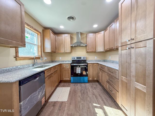 1106 Idlewylde Circle, Johnson City, TN 37601