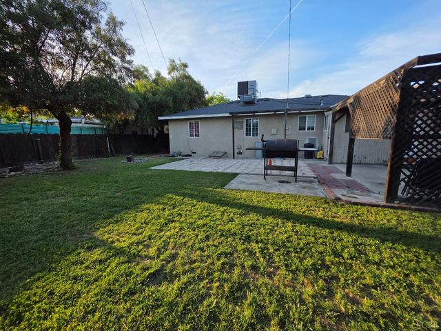 275 Ida Way, Hanford, CA 93230