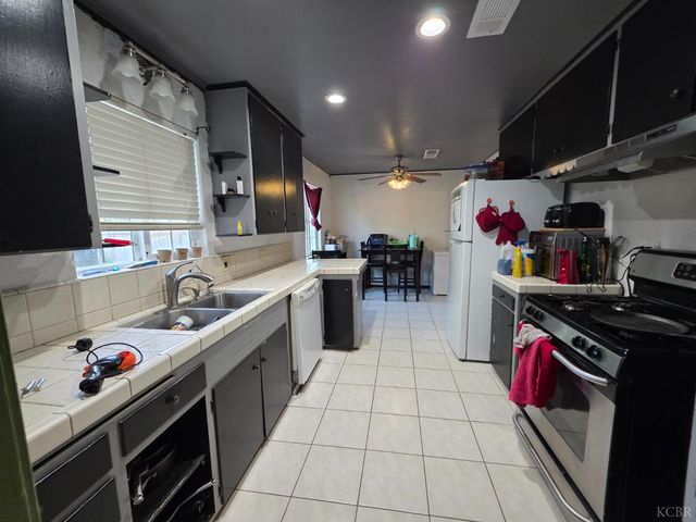 275 Ida Way, Hanford, CA 93230