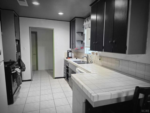 275 Ida Way, Hanford, CA 93230