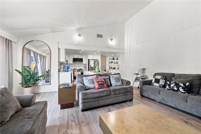 946 Goldenrod, Costa Mesa, CA 92626