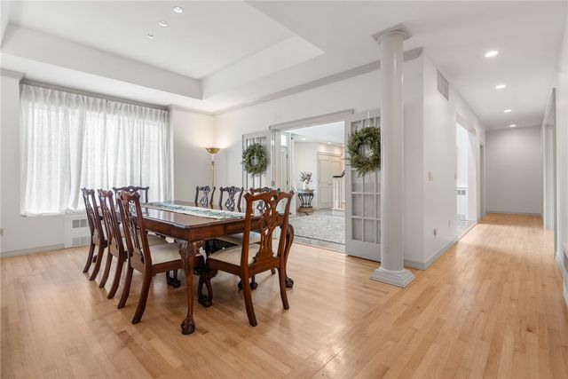 7 Oak Tree Lane, Cranston, RI 02920