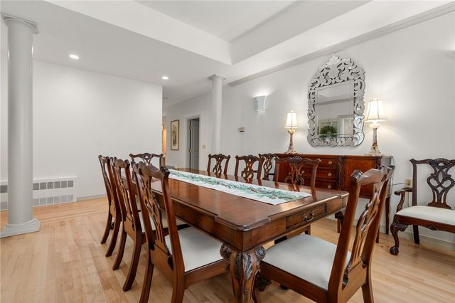 7 Oak Tree Lane, Cranston, RI 02920