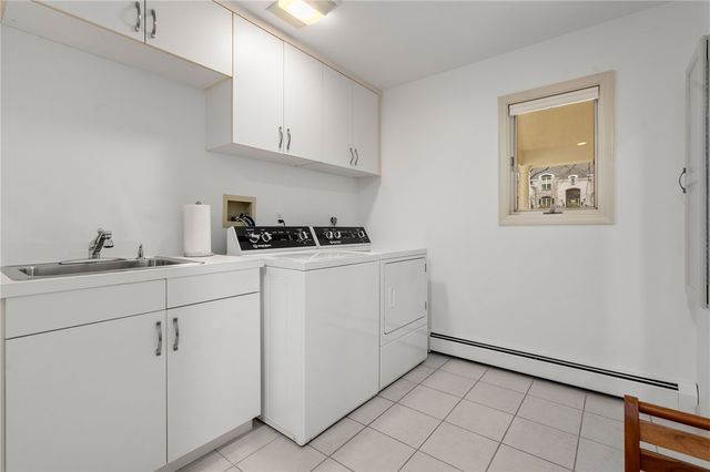 7 Oak Tree Lane, Cranston, RI 02920