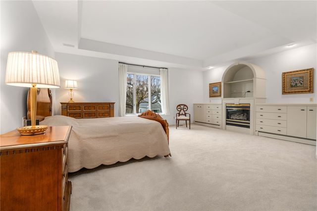 7 Oak Tree Lane, Cranston, RI 02920