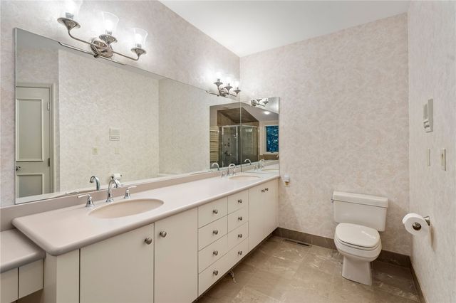 7 Oak Tree Lane, Cranston, RI 02920