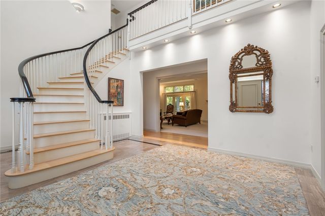 7 Oak Tree Lane, Cranston, RI 02920