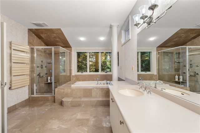 7 Oak Tree Lane, Cranston, RI 02920