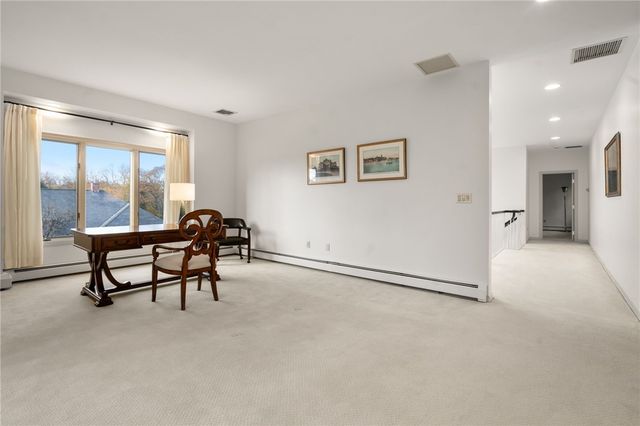 7 Oak Tree Lane, Cranston, RI 02920