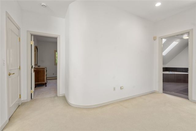 7 Oak Tree Lane, Cranston, RI 02920