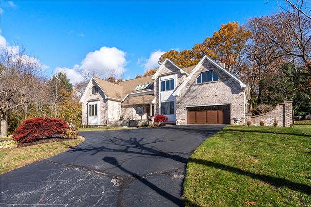 7 Oak Tree Lane, Cranston, RI 02920