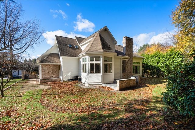 7 Oak Tree Lane, Cranston, RI 02920