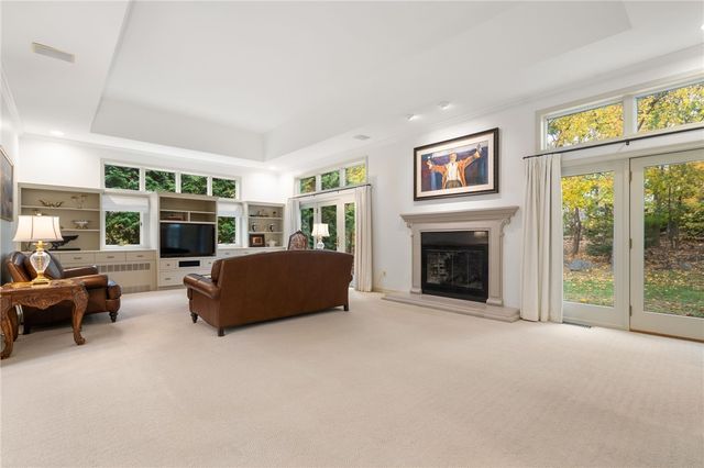 7 Oak Tree Lane, Cranston, RI 02920