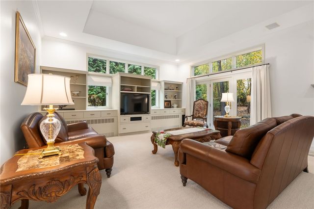 7 Oak Tree Lane, Cranston, RI 02920