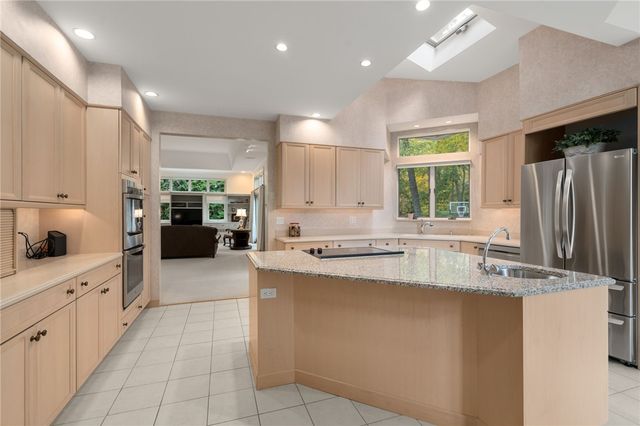 7 Oak Tree Lane, Cranston, RI 02920