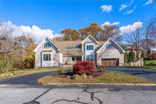 7 Oak Tree Lane, Cranston, RI 02920