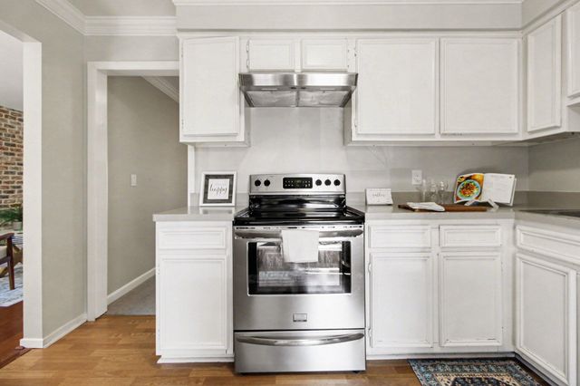 887 Greenhills Drive, Ann Arbor, MI 48105