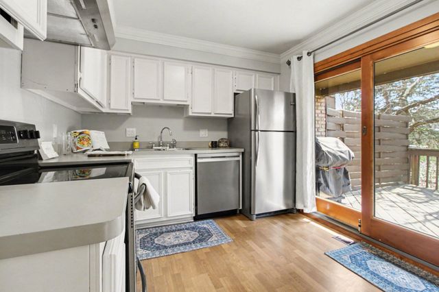 887 Greenhills Drive, Ann Arbor, MI 48105