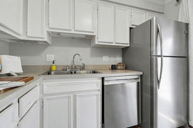 887 Greenhills Drive, Ann Arbor, MI 48105