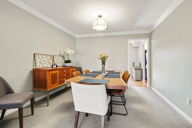 887 Greenhills Drive, Ann Arbor, MI 48105