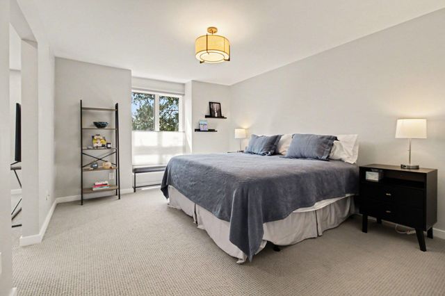 887 Greenhills Drive, Ann Arbor, MI 48105