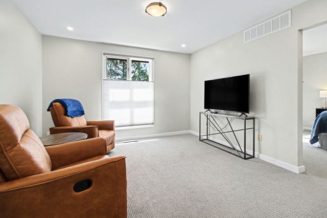 887 Greenhills Drive, Ann Arbor, MI 48105